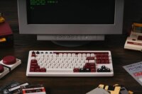 8BitDo Retro 87 Fami Edition Mechanikus Tri-Mode Wireless Gaming Billentyűzet US - Fehér/Piros