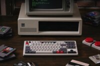 8BitDo Retro 87 N Edition Mechanikus Tri-Mode Wireless Gaming Billentyűzet US - Szürke/Fehér/Piros