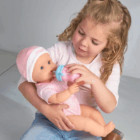 Nenuco Sára Interaktív Játékbaba 9 db Kiegészítővel 35cm