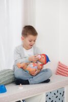Zapf Baby Born Jonas Fiú Játékbaba Kiegészítőkkel 43cm