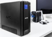 APC Pro 1500VA / 865W Energiatakarékos Vonalinteraktív (Schuko) Back-UPS