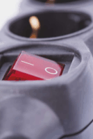 Emos 220V Hálózati elosztó kapcsolóval 1,5m - Fekete