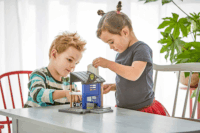 BRIO World Rendőrállomás börtönnel és rendőrautóval