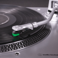 Audio-Technica AT-LP120XUSB-BK Bakelit lemezlejátszó - Fekete