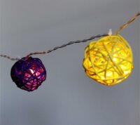 Iris Elemes rattan LED Gömb Fényfüzér 4m - Több Színű