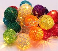 Iris Elemes rattan LED Gömb Fényfüzér 4m - Több Színű