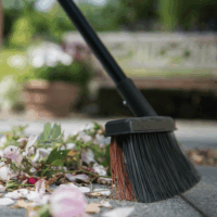 Fiskars 1025921 Solid M Univerzális kültéri Seprű