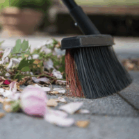 Fiskars 1025921 Solid M Univerzális kültéri Seprű