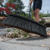 Fiskars 1025921 Solid M Univerzális kültéri Seprű