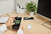 Varta LCD Ultra Fast Charger+ 4x AA/AAA NiMH Akkumulátor Töltő + 4 db 2100mAh AA Ceruzaelem