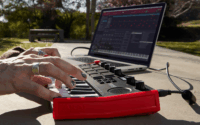 Akai MPK Mini Play MK3 USB MIDI Controller - Fekete/Piros