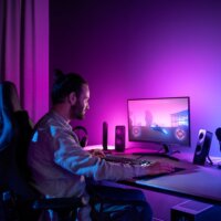 Philips Hue Play Gradient PC 32-34' Beltéri LED szalag 1,16m - RGBW