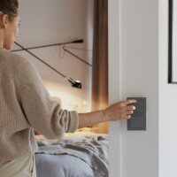 Senic Friends of Hue Smart vezeték nélküli kettős Okos fali villanykapcsoló - Matt antracit