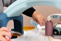 Smoby Little: Maxi garázs 2 darab kisautóval