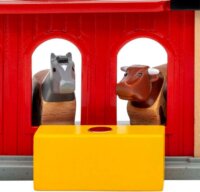 BRIO World Istálló kocsival - kiegészítő vonatpályához