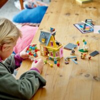 LEGO® Disney: 43217 - „Fel!" ház​