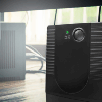 Qoltec Monolith 850VA / 480W Vonalinteraktív UPS