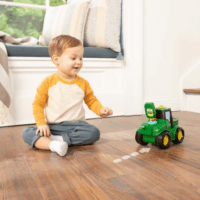 Tomy Indítókulcsos interaktív Johnny traktor