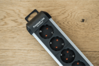 Brennenstuhl Prémium Alu Line Túlfeszültség védő elosztó 4 aljzatos 1.8m - Fekete