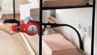 Bosch BCS711PET Porzsák nélküli álló porszívó - Fekete/Piros