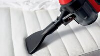 Bosch BCS711PET Porzsák nélküli álló porszívó - Fekete/Piros