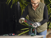 Bosch 06008B8900 EasyChain 18V-15-7 Akkumulátoros láncfűrész + 2.5Ah Akku + Töltő