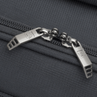 Rivacase 8481 Puhafedeles négykerekű bőrönd - Fekete