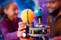 LEGO® Technic: 42179 - A Föld és a körülötte keringő Hold