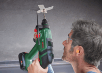 Bosch UniversalHammer 18V Akkumulátoros fúrókalapács + 2x 2.5Ah Akku + Töltő