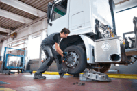 Bosch GDS 18V-1050 H Professional 18V Akkumulátoros ütvecsavarozó + 2x 8Ah Akku + Töltő