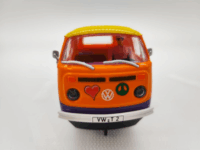 Carrera Digital 132 VW Bus T2b Peace and Love Kisbusz - Mintás