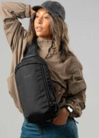 Pacsafe Vibe 325 oldaltáska - Fekete