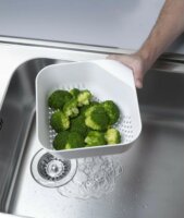 Joseph Joseph 40092 négyzet alakú konyhai szűrőedény - fehér