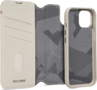 Decoded Leather Apple iPhone 15 Plus MagSafe Flip Tok - Agyag