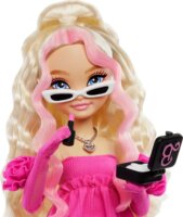 Mattel HYC21 Barbie Dream Besties Malibu baba kiegészítőkkel