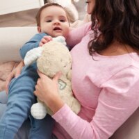 Fisher Price HXG97 Altatós Nyuszika zenélő Baba Plüss