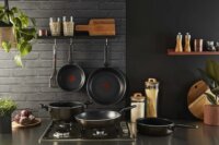 Tefal C38504 XL Force Serpenyő Titanium bevonattal 24cm - Fekete