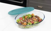 TOO KT-98 Hőálló Üveg ovális ételtároló műanyag tetővel 1.60L - Átlátszó/kék