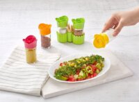 Iris HN-1119 Rose Üveg Fűszerszóró szett tartóval 2x67ml - Piros / Lila / Zöld / Sárga