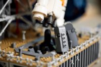 LEGO® Icons: 10341 - NASA Artemis Űrhajó kilövő állomás