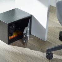 Yale YSV/250/DB2 Elektromos számzáras Biztonsági bútorszéf - Fekete