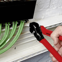 Knipex 9061 Kábelcsatorna kivágó fogó