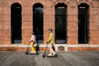 Ninebot by Segway KickScooter E2 Plus E II Elektromos roller (25km/h / 300W) - Fekete