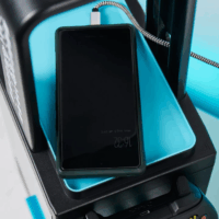 Numskull PS5/XBOX Series Fortnite játéktartó szekrényes állvány LED világítással - Fekete