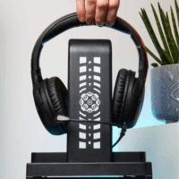 Numskull PS5/XBOX Series Fortnite játéktartó szekrényes állvány LED világítással - Fekete