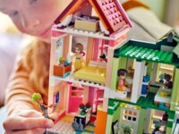 LEGO® Friends: 42670 - Heartlake City lakások és üzletek