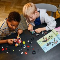 LEGO® DREAMZzz: 71497 - Cooper tigrisrobotja és Zero hot rod autója