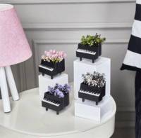 Iris E5714 Zongorában lévő dekoráció művirággal 8x9cm - Többféle