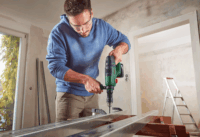 Bosch UniversalHammer 18V Akkus ütvefúró-csavarozó + 1x 4Ah Akku + Töltő