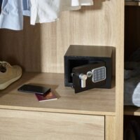 Yale YSV/170/DB2 Elektromos számzáras Biztonsági bútorszéf - Fekete